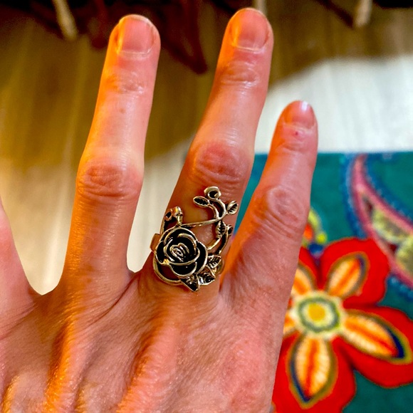 925 silver ring.  Flower design. Size 7 - Picture 1 of 5